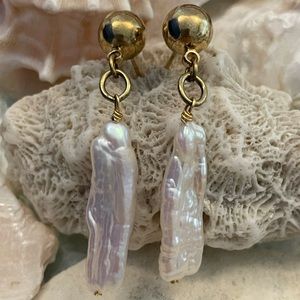 Freshwater Keshi Cream Pearl Gold Post Earrings / Zuka